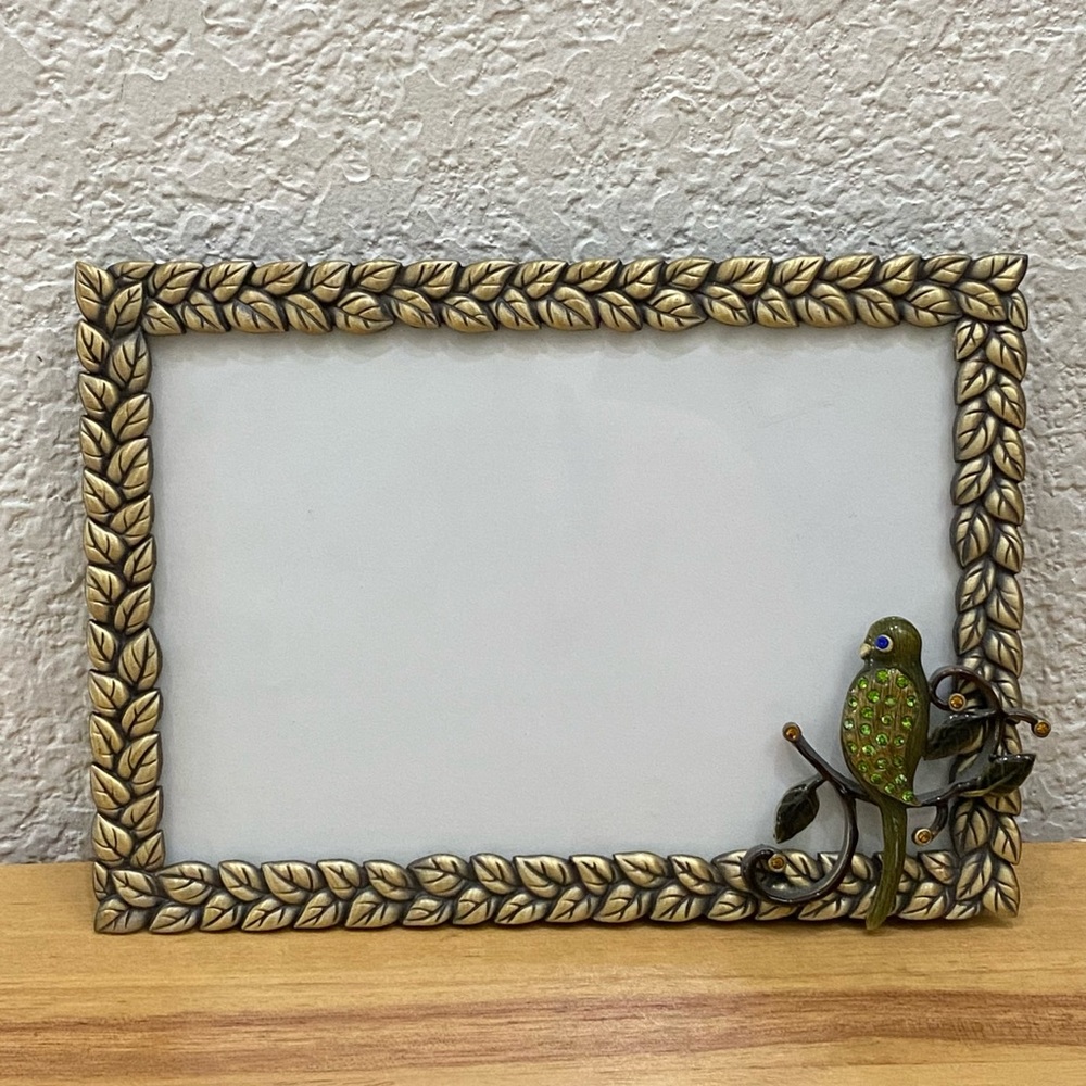 Vintage 1999 ELSA L. Inc Leaf Scroll Metal Bejeweled Bird Picture Frame 4x6